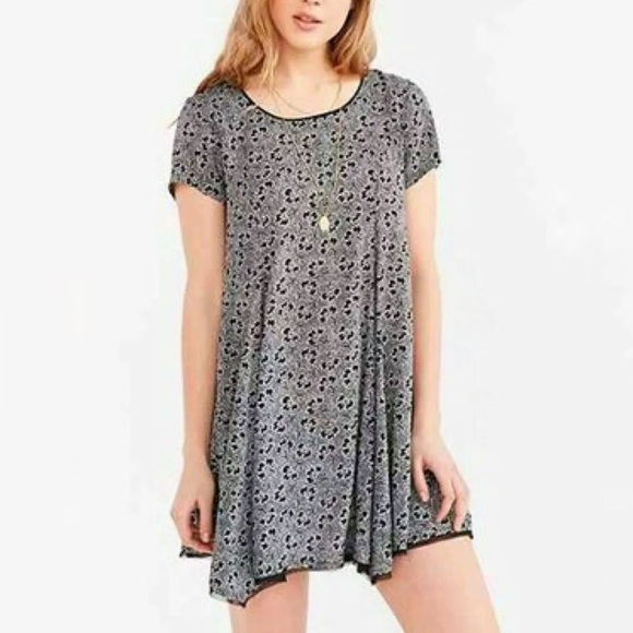 SILENCE + NOISE Urban Outfitters Mini Dress Small Black Asymmetrical Raw Hem‎ XS - Picture 1 of 7